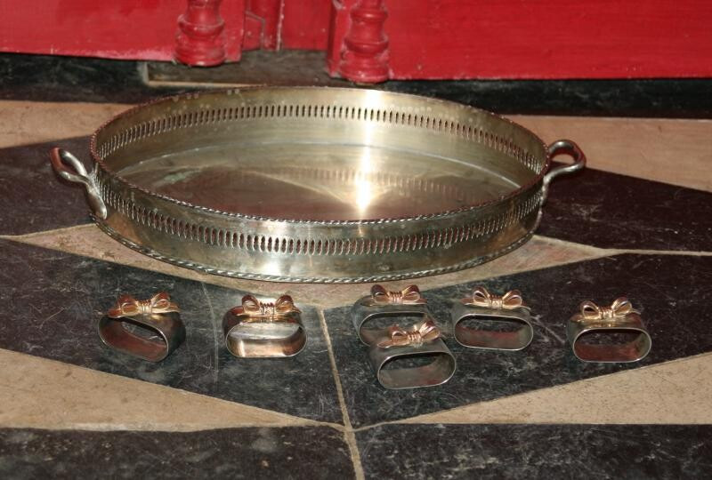 Поднос, кувшин и 6 колец для салфеток
